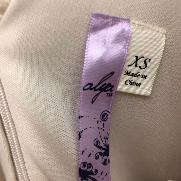 Dress - Picture 3 of 6